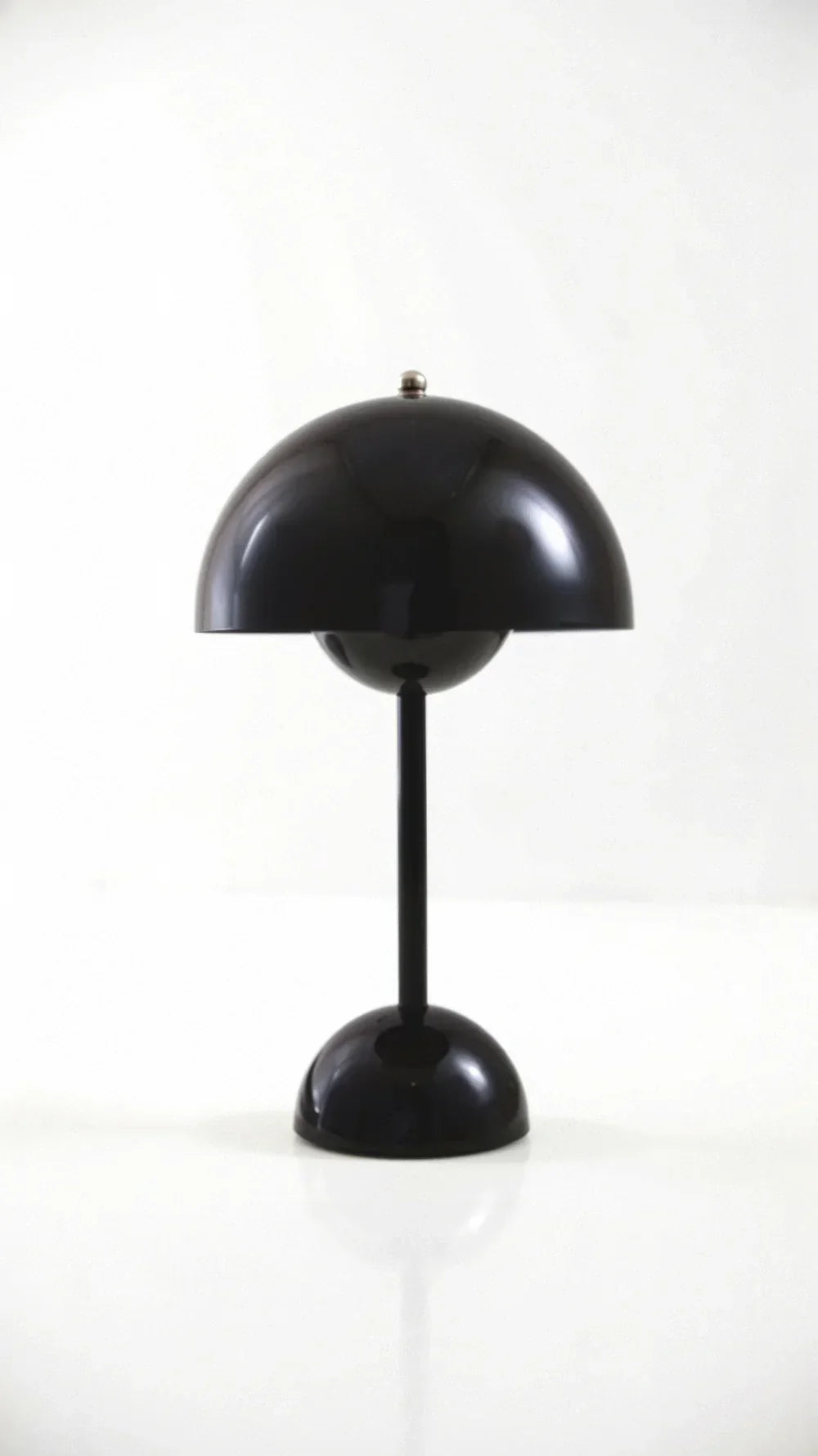 Minimalist Wireless Table Lamp