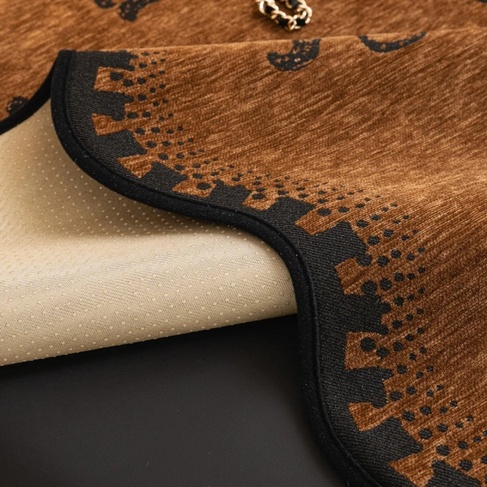 Lion Wavy Non-Slip Couch Cover