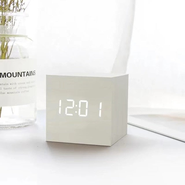 GlowMatrix | LED Alarm Clock – Intelligent Sound Control
