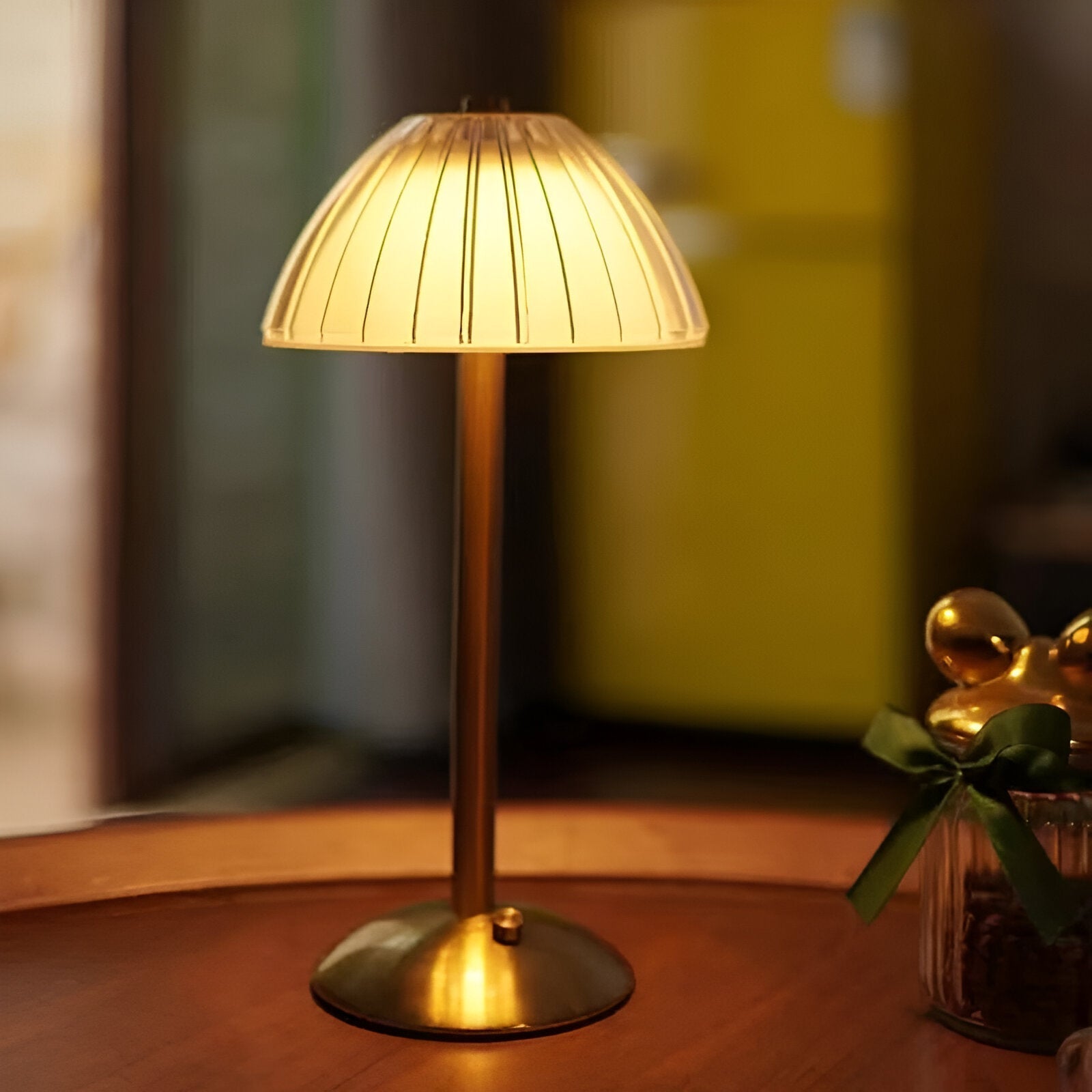 VintageAura | Table Lamp – Elegant Dimmable Lighting